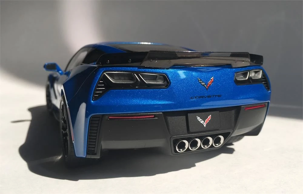 2016 Corvette C7 Z06 In Laguna Blue Model In 1:18 Scale By AUTOart - Image 3