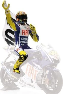 Figurine Riding, Valentino Rossi -100 GP WINS MOTOGP ASSEN - 2009 In 1:12 Scale By Minichamps