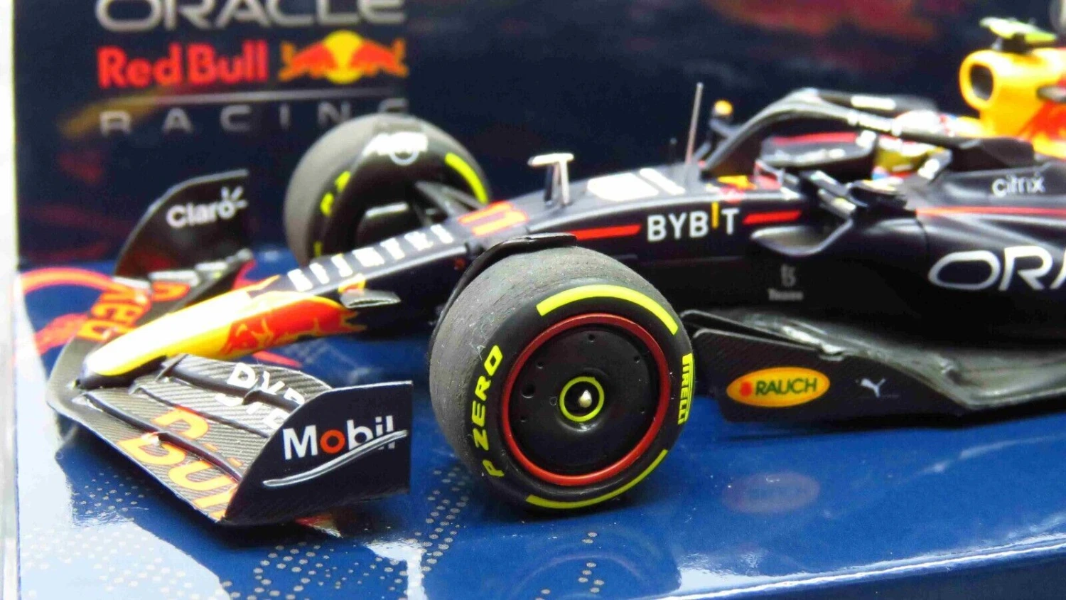 2022 MIAMI GP ORACLE RED BULL RACING SERGIO PEREZ In 1:43 Scale By Minichamps - Image 5