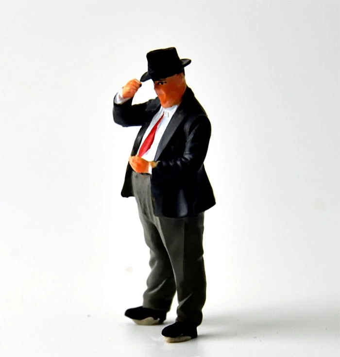 Set Of 4 Team Managers, Enzo Ferrari, Alfred Neubauer, John Wyer Et Norbert Singer In 1:43 Scale By LeMans Miniatures - Image 2