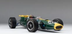 LOTUS 38 1965 INDIANAPOLIS 500 WINNER 1:8 SCALE