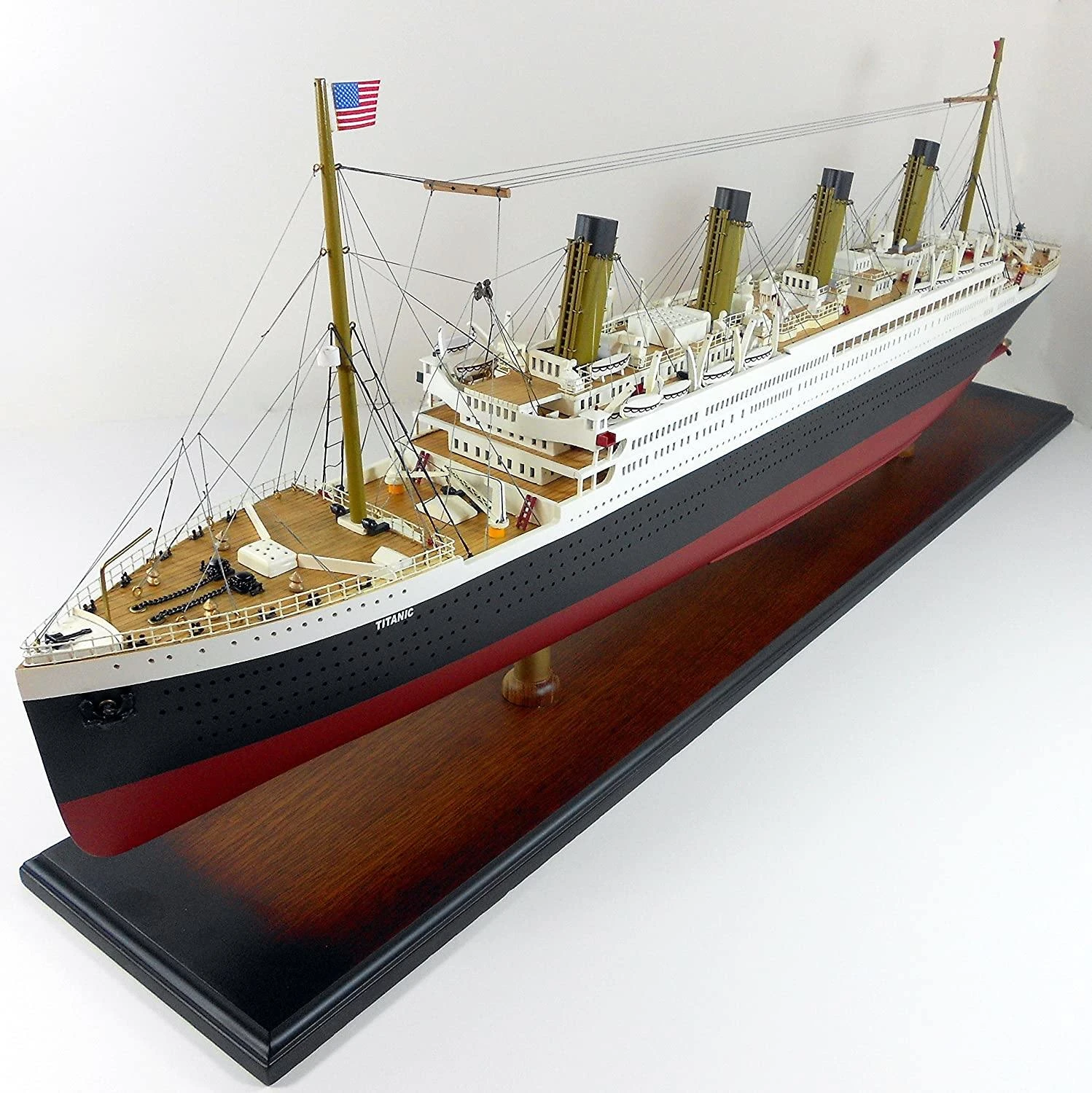 Large RMS Titanic Ship By Authentic Models