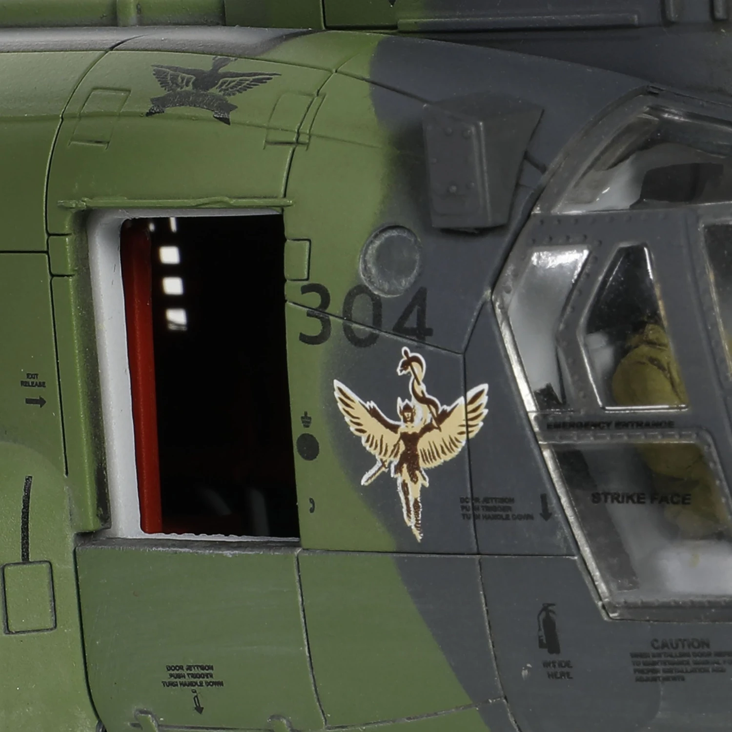 Royal Canadian Boeing Chinook Ch-147F 304 Helicopter In 1:72 Scale By Forces Of Valor - Image 8