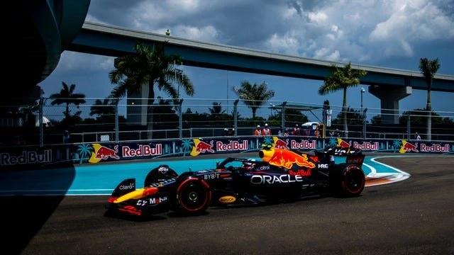 2022 MIAMI GP ORACLE RED BULL RACING SERGIO PEREZ In 1:43 Scale By Minichamps - Image 2