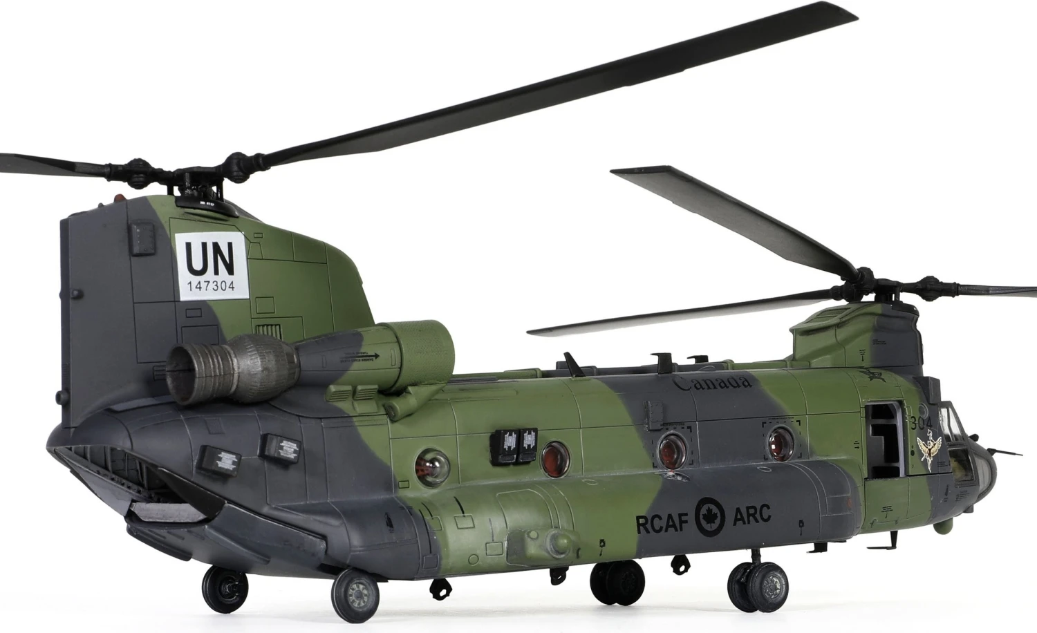 Royal Canadian Boeing Chinook Ch-147F 304 Helicopter In 1:72 Scale By Forces Of Valor - Image 3